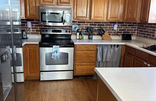 Buffalo House | 3-bedroom 2 bath house with beautiful views plus kids pets accepted!