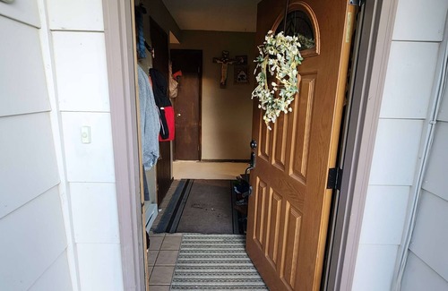 Buffalo House | 3-bedroom 2 bath house with beautiful views plus kids pets accepted!