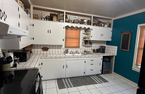 Crowell House | 3 bedroom/2 bath, two story rock house is ready to accodomate you and your crew!