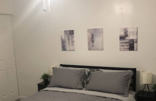 Florissant House | 3 bedroom 2 full bath roomy ranch