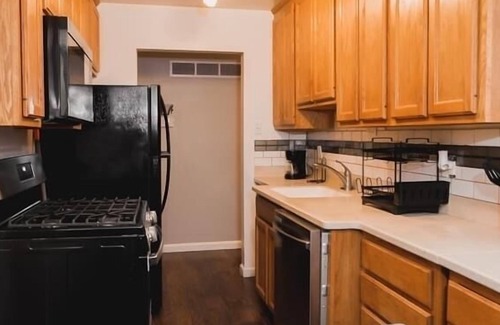 Florissant House | 3 bedroom 2 full bath roomy ranch