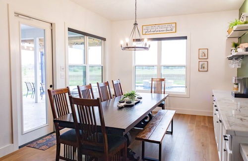 McLennan County Other | 3-bedroom 3-bath farmhouse Option with Hot Tub, Game room and Fireplace!