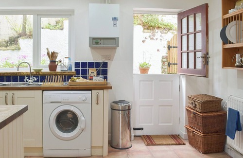 Llanrhidian Higher Cottage | 3 bedroom accommodation in Penclawdd, near Swansea