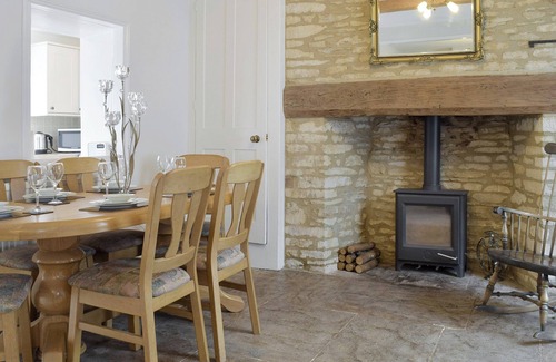 Bampton Cottage | 3 bedroom accommodation in Bampton, near Witney