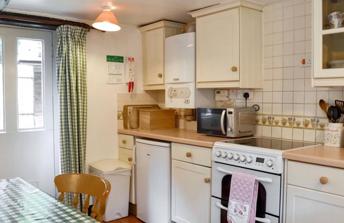 Liphook Cottage | 3 bedroom accommodation in Passfield Common, near Liphook