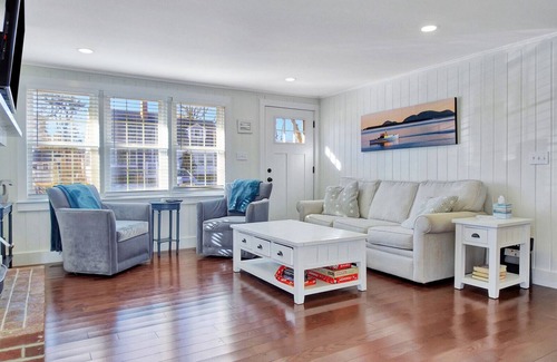 Moody House | 3-bedroom Air Conditioned Home recently updated in Moody, 5-minute walk to beach