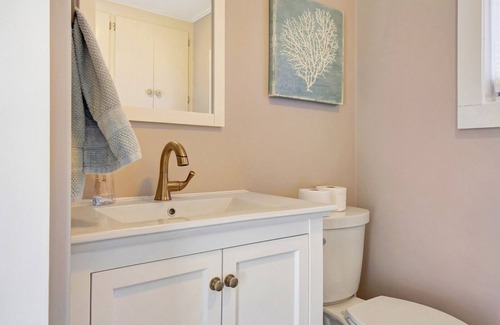 Moody House | 3-bedroom Air Conditioned Home recently updated in Moody, 5-minute walk to beach