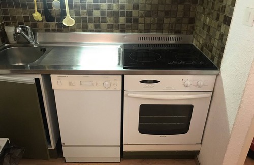 Enchastrayes Apartment | 3-Bedroom Apartment with Balcony, Sleeps 6, Parking