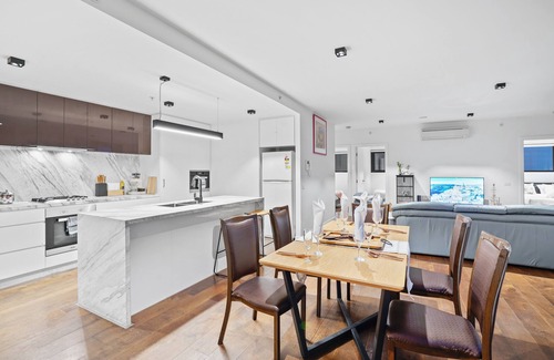 Doncaster Apartment | 3 Bedroom Apartment 5 mins walking to Westfield Doncaster