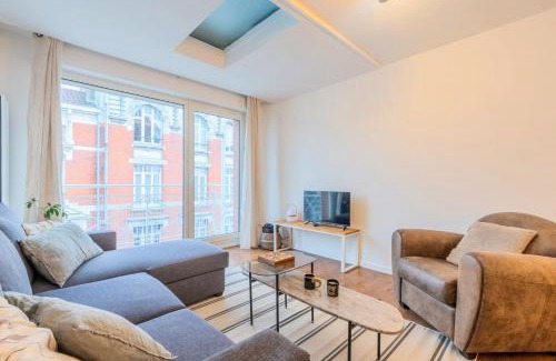 La Madeleine Apartment | 3 bedroom apartment with parking & balconies