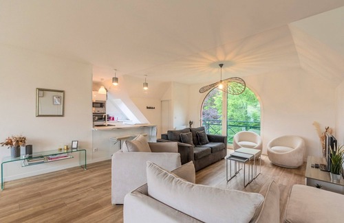 Croix Apartment | 3 bedroom apartment w/private parking and terrace