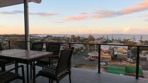 Wynnum Apartment | 3-Bedroom Apartment with Sea View, Rooftop Pool, Study & Free Parking
