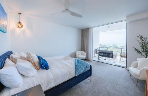 Wynnum Apartment | 3-Bedroom Apartment with Sea View, Rooftop Pool, Study & Free Parking