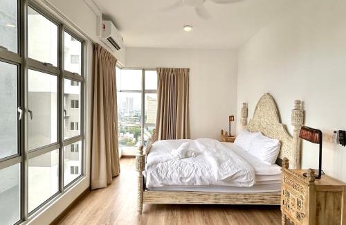 Brickfields Apartment | 3 bedroom apt L21 in kl sentral with city view