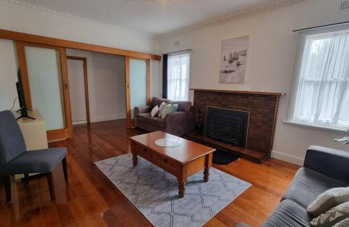 Montello Apartment | 3 bedroom Art Deco home with modern features
