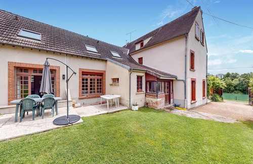 Jaulgonne House | 3 bedroom awesome home in Jaulgonne