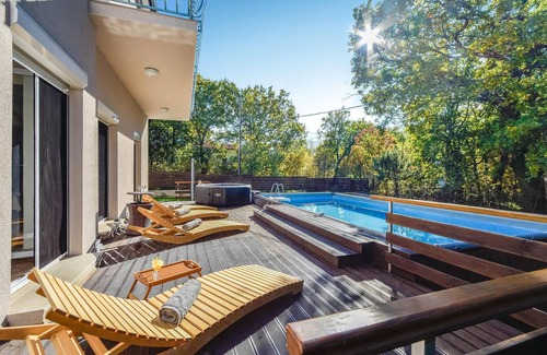 Srinjine House | 3 bedroom awesome home in Srinjine
