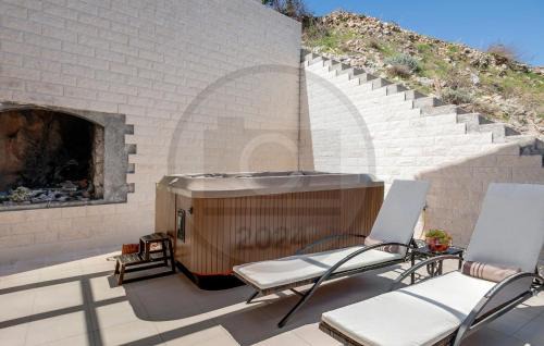 Pucisca House | 3 Bedroom Beach Front Home In Pucisca
