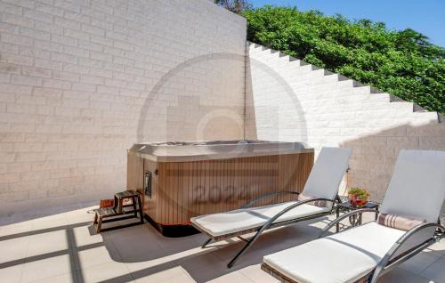 Pucisca House | 3 Bedroom Beach Front Home In Pucisca