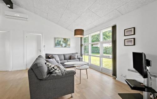 Hovborg House | 3 Bedroom Beautiful Home In Hovborg