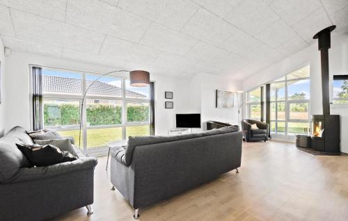 Hovborg House | 3 Bedroom Beautiful Home In Hovborg
