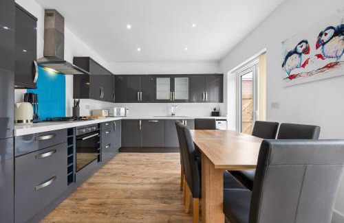 Stoke Bardolph Apartment | 3 Bedroom Bungalow with Garden and Parking