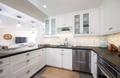 La Playa Apartment | 3 Bedroom Condo, Bay Views & Sailboats