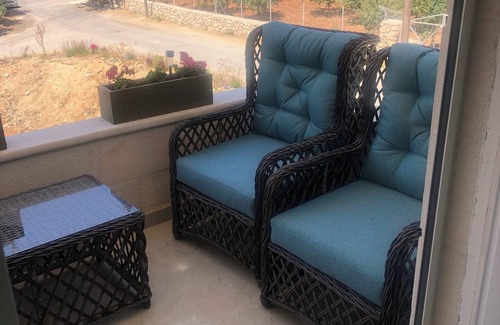 Suwailih Condo | 3-bedroom condo in adorable Royal hills al hummer 15 minutes to Amman WiFi, AC