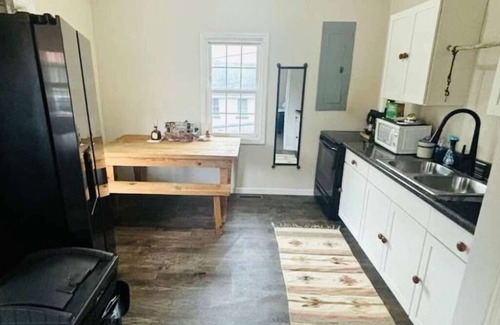 Fourmile House | 3-Bedroom Cottage, Peaceful setting, Close to Parks, 2 min. from Bell Theatre
