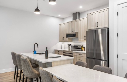 Regional District of Nanaimo Hotel | 3-bedroom Daily Monthly Rates Available Unit 5