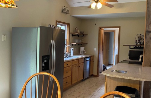 Hermann House | 3-bedroom family friendly home on 4 acres near Hermann with WiFi, AC, deck