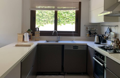 Ortakent Apartment | 3 Bedroom Flat 500m Walking Distance to the Beach in Yahşi