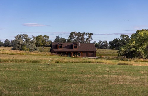 Sheridan House | 3 bedroom guest house with mountain views in Big Horn, Wyoming