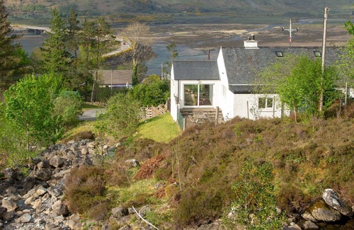 Invershiel Cottage | 3-bedroom Highland Cottage with panoramic views across mountains and Loch Duich