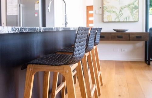 Airlie Beach House | 3 Bedroom Holiday Home, Valley Views in the heart of Airlie Beach
