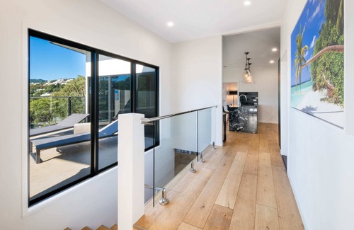 Airlie Beach House | 3 Bedroom Holiday Home, Valley Views in the heart of Airlie Beach