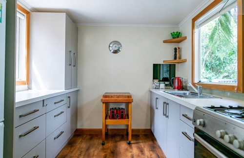 Palmerston North House | 3 Bedroom home, OSP parking for 2 vehicles, fast WiFi, 5 minute walk to city