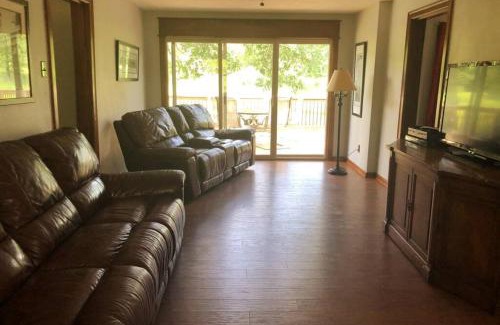 Collinsville House | 3 Bedroom Home - Lake Views on 3 Sides