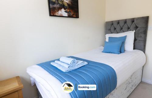 Amesbury House | 3 Bedroom House By B and R Serviced Accommodation Amesbury With Wifi & Free Parking