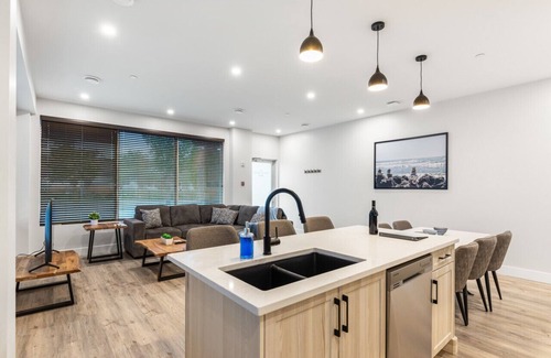 Regional District of Nanaimo Hotel | 3-bedroom house Daily/Monthly Rates Available