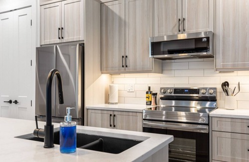 Regional District of Nanaimo Hotel | 3-bedroom house Daily/Monthly Rates Available