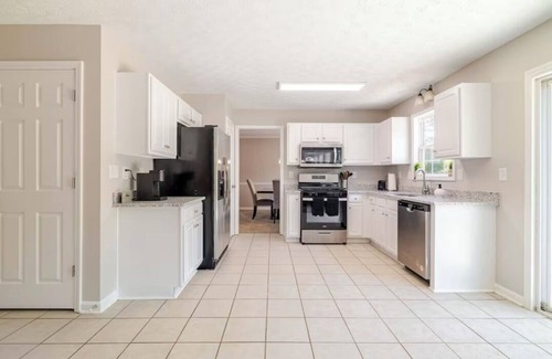 Lawrenceville House | 3-bedroom house in charming Lawrenceville with Game Room, Arcade, WiFi, AC.