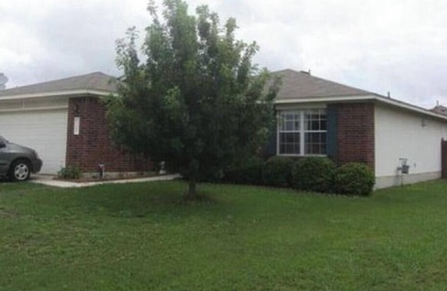 Kyle House | 3-bedroom house in charming Kyle with AC, WiFi. Enjoyable getaway awaits