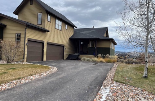 Gypsum House | 3-bedroom house in cool Gypsum with WiFi, AC. Enjoy your stay