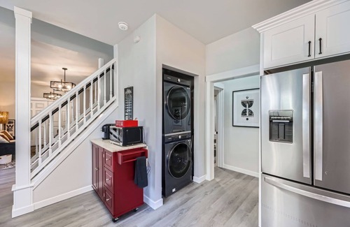 Everett House | 3-bedroom house in delightful Everett with WiFi, fitness room