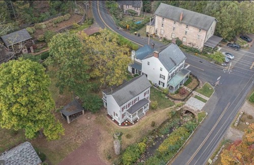 Danboro House | 3-bedroom house in fantastic Doylestown with AC