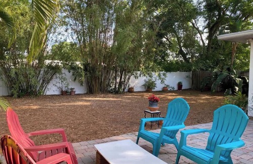 Arlington Park House | 3-bedroom house in terrific Sarasota with AC and a spacious backyard