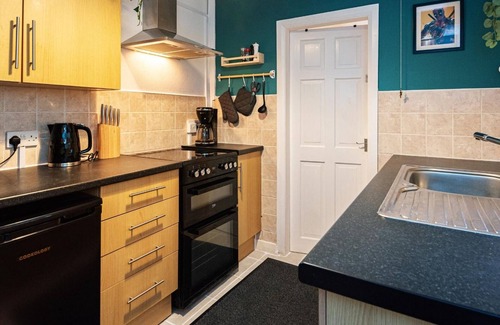 Wrexham House | 3 bedroom House Next to Wrexham FC Racecourse Stadium