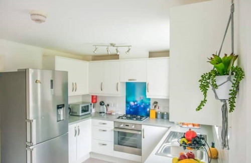 Oldland Common House | 3 BEDROOM HOUSE * SLEEPS 6 * PARKING * GARDEN