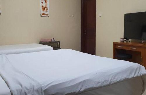 Panjer House | 3-Bedroom house with pool near park 10min to beach